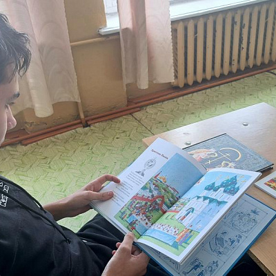 В рамках празднования Дня православной книги помощник благочинного Шарангского округа по молодежному служению провела с учащимися МБОУ Поздеевской ОШ литературную гостиную