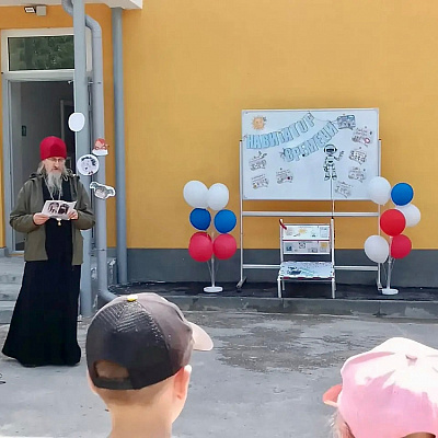Священник Сокольского благочиния посетил открытие летнего лагеря