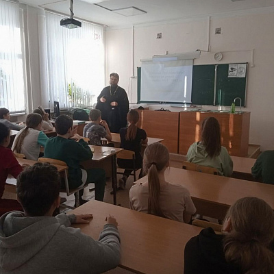 Клирик Сормовского благочиния провел в школах района «Уроки мужества»