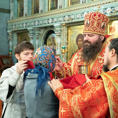 В Городецком Феодоровском мужском монастыре торжественно встретили ковчег с частицей честных мощей святого Георгия Победоносца