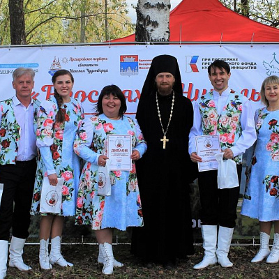В селе Нестиары завершился Народный фестиваль православной песни "В гостях у Николы"