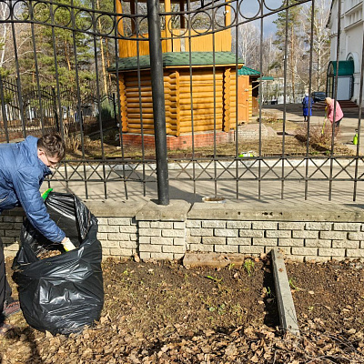 Молодежь Нагорного благочиния приняла участие в епархиальной экологической акции «Чистый город»