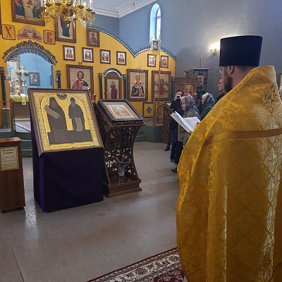 В храме в честь Владимирской иконы Божией Матери Сормовского благочиния встретили новую икону афонских старцев