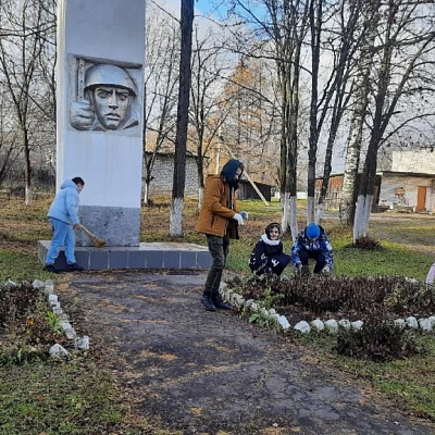Патриотический субботник организовали ребята Ковернинской средней школы №1