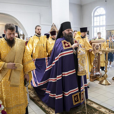 Епископ Городецкий и Ветлужский Парамон совершил Божественную литургию в храме Пресвятой Живоначальной Троицы р. п. Шаранга