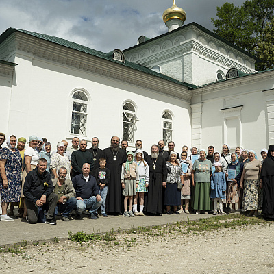 В праздник Рождества Иоанна Предтечи епископ Городецкий и Ветлужский Парамон совершил Божественную литургию в Архиерейском подворье Собора Святой Живоначальной Троицы с. Белбаж