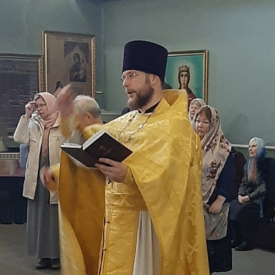 В храме в честь Владимирской иконы Божией Матери Сормовского благочиния встретили новую икону афонских старцев