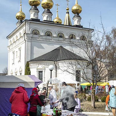 В Городецком Феодоровском мужском монастыре состоялась епархиальная Пасхальная ярмарка