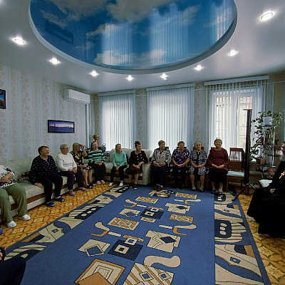 Настоятель храма в честь Вознесения Господня р.п. Ковернино провел встречу с подопечными центра социального обслуживания