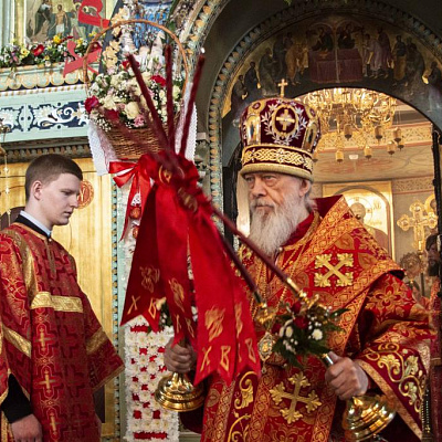 Вечером 24 апреля епископ Городецкий и Ветлужский Августин совершил Пасхальную вечерню в кафедральном соборе иконы Божией Матери Феодоровская города Городец 