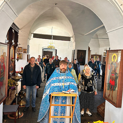 В храме в честь иконы Божией Матери «Всех скорбящих Радость» поселка Сокольское состоялся молебен для сотрудников МЧС