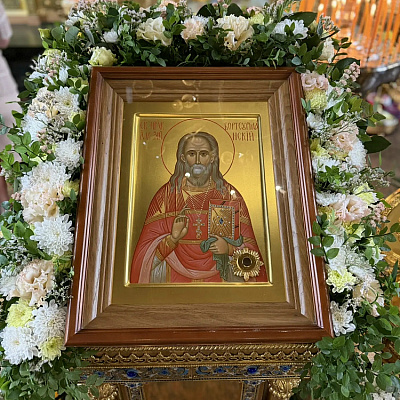 Храм Пресвятой Живоначальной Троицы города Заволжья встретил ковчег с частицей мощей святого праведного Алексия Бортсурманского