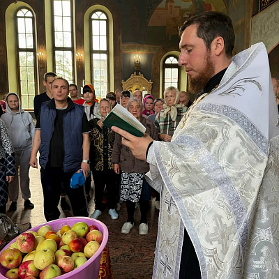 Подопечные пансионата «Лазурь» посетили Троицкий храм города Заволжье в праздник Преображения Господня