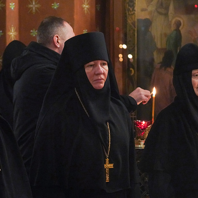 Митрополит Георгий сослужил митрополиту Каширскому Феогносту на Божественной литургии в Зачатьевском монастыре Москвы
