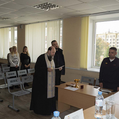 Клирик Сормовского благочиния поздравил сотрудников уголовного розыска с профессиональным праздником