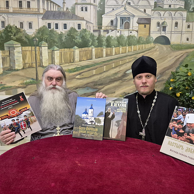 В нижегородском Вознесенском Печерском монастыре состоялась передача книг для библиотек уголовно-исполнительной системы