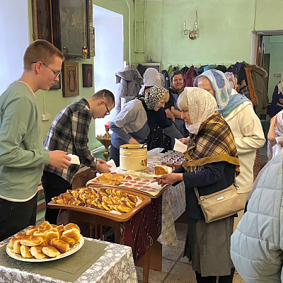 В Казанском храме в Кстово православная молодежь провела акцию «Свет Рождества Христова»
