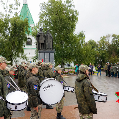 Управляющий Нижегородской епархией принял участие в возложении цветов к памятнику основателю Нижнего Новгорода