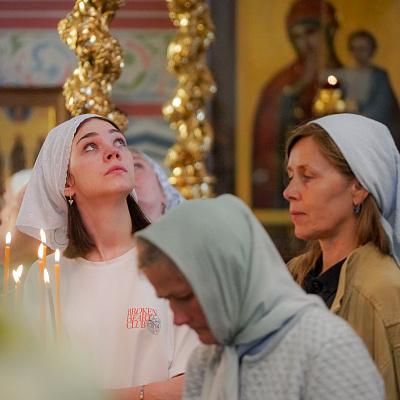 Управляющий Нижегородской епархией возглавил вечернее богослужение в Свято-Троицком Серафимо-Дивеевском монастыре
