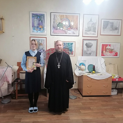 Помощник благочинного Дивеевского округа наградил победителей благочиннического этапа конкурса «Красота Божьего мира»