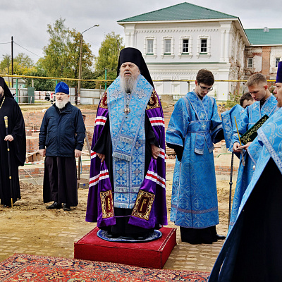 Епископ Гедеон совершил чин освящения креста для центрального купола Троицкого собора Выксунского Иверского монастыря