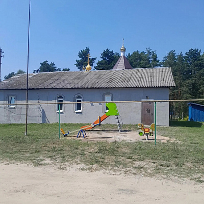 На территории храма Святого Духа в поселке Тарасиха Семеновского благочиния обустроена детская площадка 