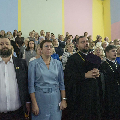 Благочинный Сормовского округа поздравил педагогов района с Днем учителя
