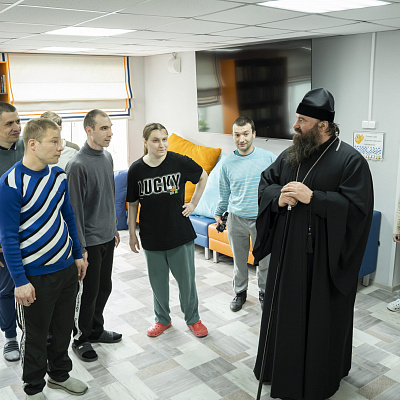 Епископ Парамон поздравил с Пасхой Христовой сотрудников и пациентов психоневрологического интерната
