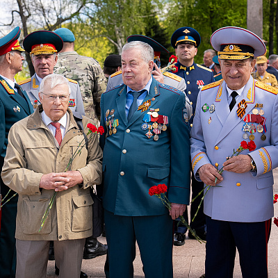 В День Победы митрополит Георгий совершил литию у Вечного огня в нижегородском кремле
