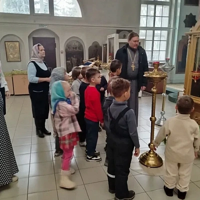 Воспитанники детского сада "Акварель" посетили храм Пресвятой Живоначальной Троицы в поселке Шаранга