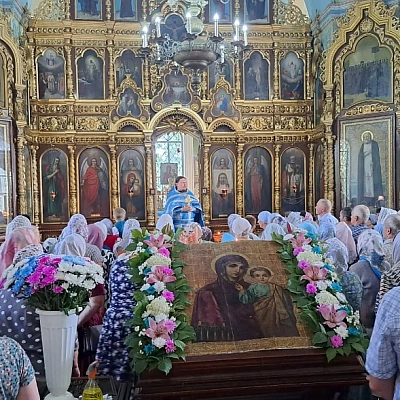 В день празднования Казанской иконы Божией Матери храмы Шарангского благочиния отметили престольный праздник