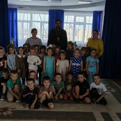 Настоятель храма в честь преподобного Серафима Саровского поселка Пижма встретился с воспитанниками детского сада