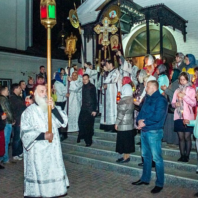 В праздник Светлого Христова Воскресения епископ Августин возглавил торжественное богослужение в кафедральном соборе иконы Божией Матери Феодоровская