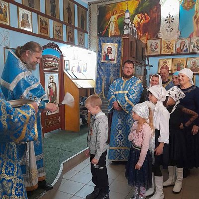 Покров Пресвятой Богородицы - один из самых почитаемых у православных христиан осенних праздников