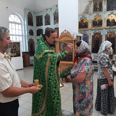 Молебен святым благоверным Петру и Февронии в храме Пресвятой Живоначальной Троицы поселка Шаранга