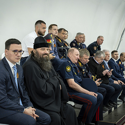 Епископ Городецкий и Ветлужский Парамон посетил торжественное открытие турнира МВД России по хоккею с шайбой на территории спортивной базы «Море спорта» Городецкого муниципального округа