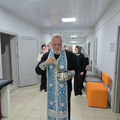Священник Городецкого благочиния освятил многопрофильный центр «Семья»