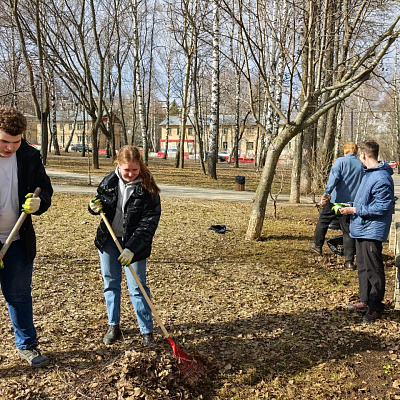 Молодежь Нагорного благочиния приняла участие в епархиальной экологической акции «Чистый город»