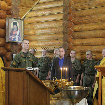 Руководитель военного отдела Нижегородской епархии освятил военное инженерное училище