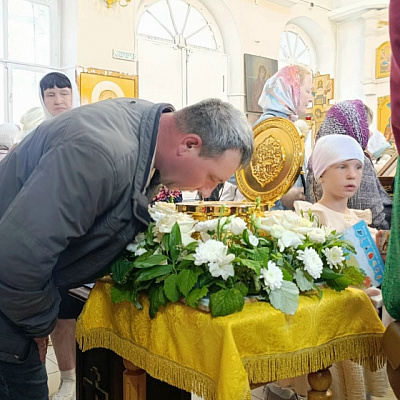 В храме Трёх Святителей города Урень состоялась встреча ковчега с частицей мощей святого праведного Алексея Бортсурманского