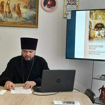 Помощник благочинного Сормовского округа провел духовную беседу с членами соседского центра «Циолковский»