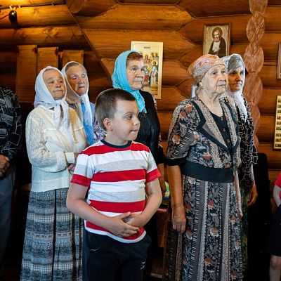 Епископ Городецкий и Ветлужский Парамон совершил Божественную литургию в храме Покрова Пресвятой Богородицы д. Новопокровское