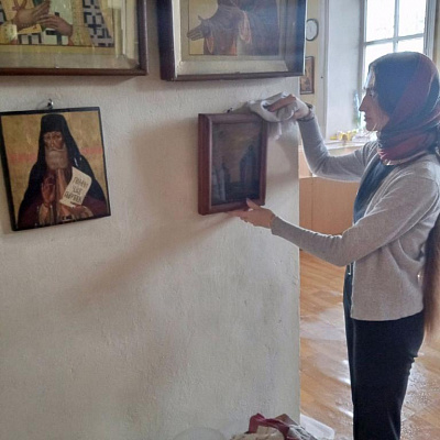 В храме Святой Великомученицы Екатерины состоялась предпасхальная уборка.