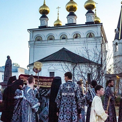 В Великий Пяток епископ Августин совершил вечерню с выносом Плащаницы Спасителя в Городецком Феодоровском мужском монастыре