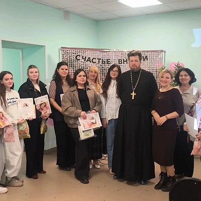 Священник Воскресенского благочиния поздравил будущих мам с Днём беременных
