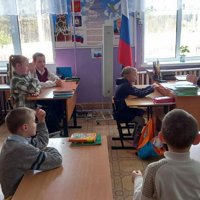 Настоятель храма в честь Успения Пресвятой Богородицы д. Понурово провел тематические занятия с учащимися младшего звена