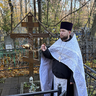 Благочинный Нагорного округа принял участие в траурных мероприятиях в память о пострадавших за веру
