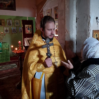 В возрождающемся храме села Тепло-Троицкое Дальнеконстантиновского округа совершена Божественная литургия