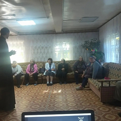 Клирик храма преподобного Варнавы Ветлужского посетил Комплексный центр социального обслуживания населения Варнавинского района