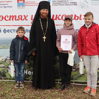 В селе Нестиары завершился Народный фестиваль православной песни "В гостях у Николы"